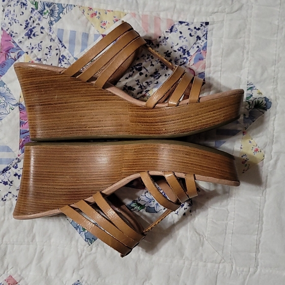 UGG Wedge Sandals Size 8 - Picture 2 of 10